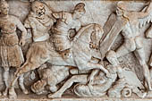 Volterra. La grandiosa serie di urne cinerarie del Museo Etrusco Guarnacci. 